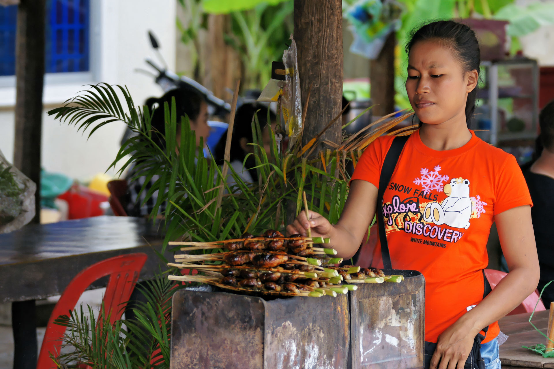 Auf dem Markt des Dorfs Preah Dak im Gebiet von Angkor